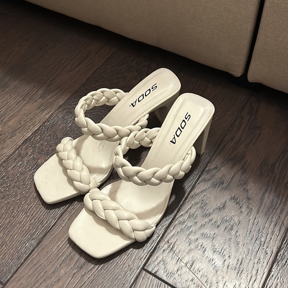 Amazon Heels - Picture 2 of 2